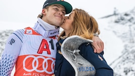 Lucas Pinheiro Braathen mit seiner Freundin Isadora Cruz nach dem Sieg in Sölden 