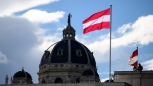 Kalter Start in den Feiertag, aber die Sonne winkt.