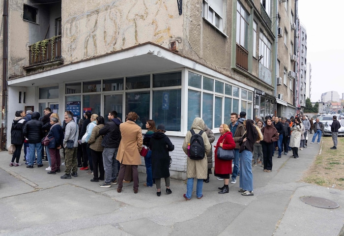 Lange Warteschlangen vor den Wahllokalen