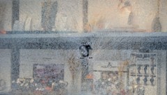 Der Täter konnte mit seinem Notfallhammer die innere Panzerverglasung nicht durchbrechen.