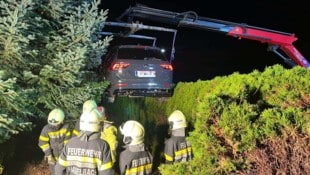 Der Pkw der Oststeirerin wurde von der Feuerwehr geborgen.