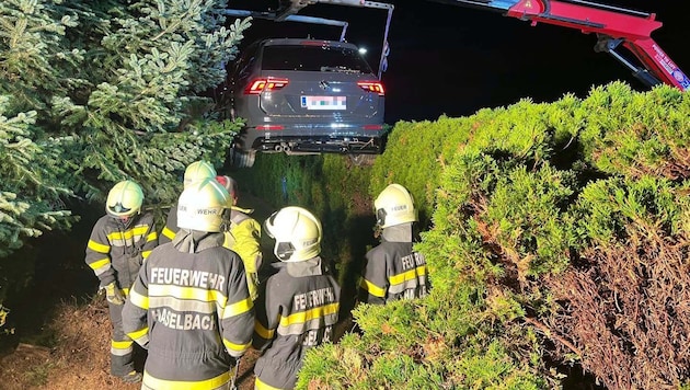 Der Pkw der Oststeirerin wurde von der Feuerwehr geborgen.
