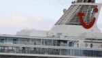 Das havarierte Kreuzfahrtschiff „Mein Schiff 3“ muss vorerst in Bremerhaven bleiben. 