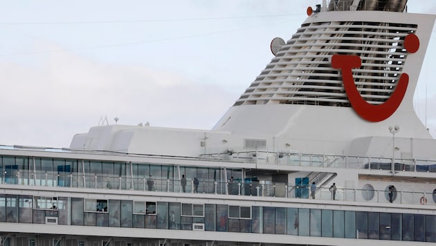 Das havarierte Kreuzfahrtschiff „Mein Schiff 3“ muss vorerst in Bremerhaven bleiben.