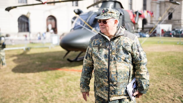 Der bekannte ORF-Auslandskorrespondent Christian Wehrschütz – hier in Uniform am Wiener ...