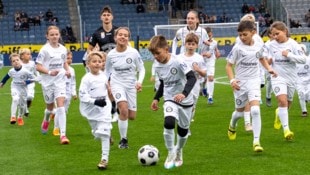 100 Kinder nahmen es mit drei Sturm-Profis auf-