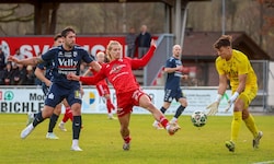 Justin Mühlbauer (rot) und Kuchl begrüßen heuer mehr Fans als in der Vorsaison, als es noch ...