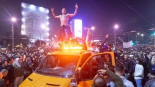 Nach dem Wahlsieg der Studentenliste tanzten die Menschen in Belgrad überall.
