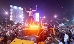 Nach dem Wahlsieg der Studentenliste tanzten die Menschen in Belgrad überall.