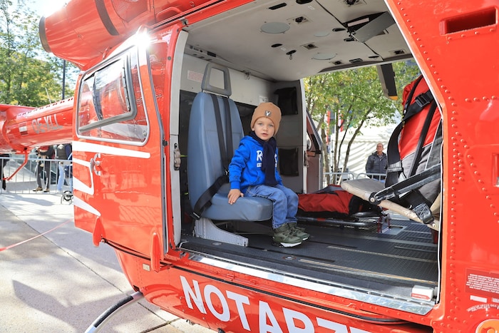Elisa (2) war das erste Mal in einem Hubschrauber und er fand es toll