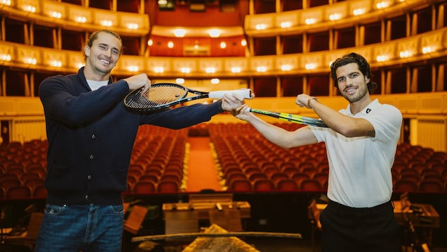 Carlos Alcaraz (re.) besuchte mit Sascha Zverev die Staatsoper.