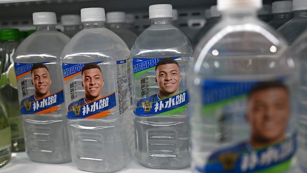 Mbappé war in China auf Getränkeflaschen abgebildet.