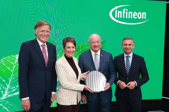 Infineon-Boss Jochen Hanebeck, Österreich-Chefin Sabine Herlitschka, Bundeskanzler Christian ...