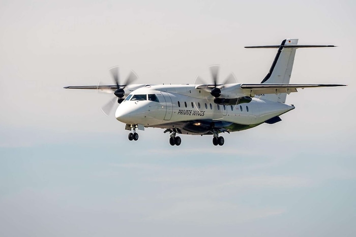 Ab März hebt man in Altenrhein mit diesem Flieger ab: Eine Dornier DO 328-100.
