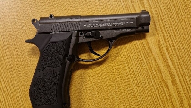 Mit dieser Luftdruckpistole wurde der 25-Jährige auf der Rotenturmstraße bedroht.