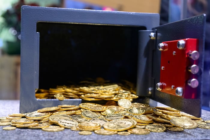 Ein Viertel bewahrt Geld und Gold nach wie vor zu Hause auf.