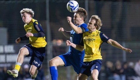 Tobias Kammerer (m.) traf doppelt.