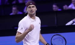 Alexander Zverev ballt die Faust – er rettet sich in die nächste Runde.