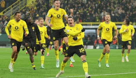 Marcel Sabitzer (Mitte) ließ Dortmund in der Nachspielzeit jubeln.