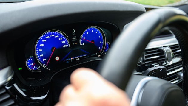 Der Raser war mit 224 km/h unterwegs (Symbolbild)