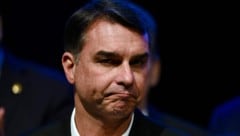 Der bei der Präsidentschaftswahl unterlegener Sohn von Ex-Präsident Jair Bolsonaro entzog sich ...