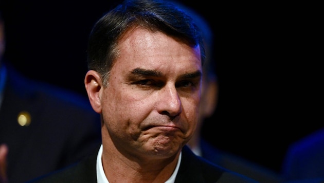 Der bei der Präsidentschaftswahl unterlegener Sohn von Ex-Präsident Jair Bolsonaro entzog sich ...
