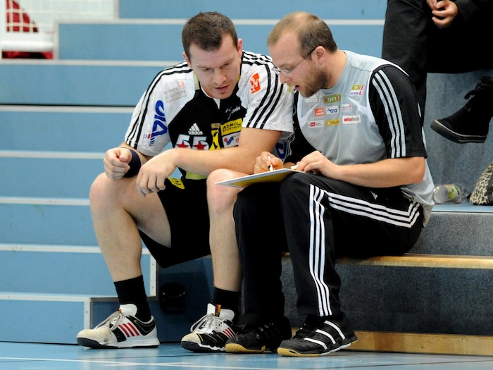 Fivers-Coach Eckl in der Meistersaison 2010/11 mit Spieler Thaqi.