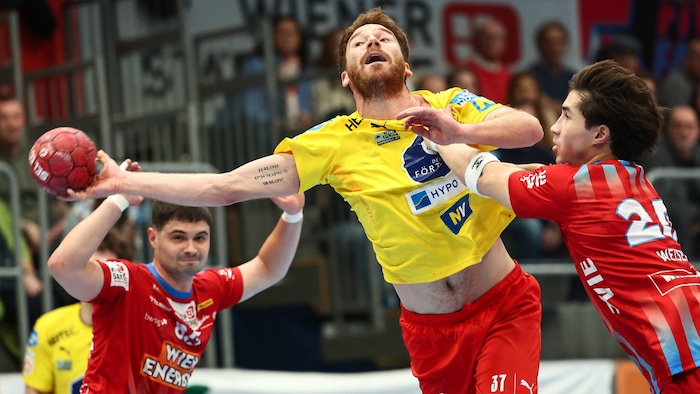 Teubert (am Ball) und Co. sehnen sich aktuell nach verletzungsfreien Zeiten.