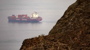 Die Schiffsfahrt in der Meeresenge wird durch die USA abgesichert.