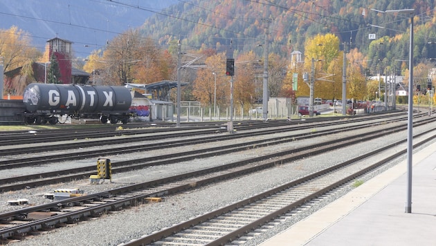 Leere Schienen – wie hier am Bahnhof in Lienz – könnten zur Gewohnheit werden. Politik und ...