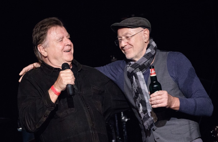 Lukas Resetarits mit seinem Bruder, dem Musiker Willi Resetarits alias Ostbahn-Kurti, im Jahr ...