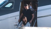 Hier steigt Flávio Bolsonaro mit seiner Familie in Miami aus einem Privatflugzeug aus. 