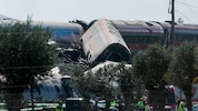 Nach dem schweren Zugunglück in Spanien ist es bisher nicht möglich, ins Innere aller Waggons ...