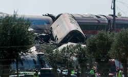Nach dem schweren Zugunglück in Spanien ist es bisher nicht möglich, ins Innere aller Waggons ...