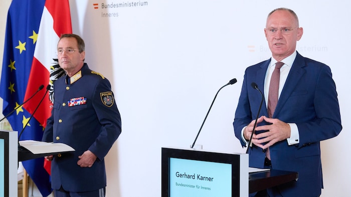 Von links: Wiener Polizeipräsident Gerhard Pürstl und Innenminister Gerhard Karner (ÖVP)