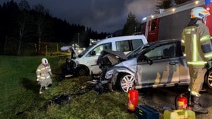 Die beiden Fahrzeuge wurden schwer beschädigt.
