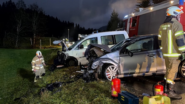 Die beiden Fahrzeuge wurden schwer beschädigt.