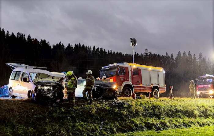 Etliche Einsatzkräfte, auch die Feuerwehr, waren vor Ort.