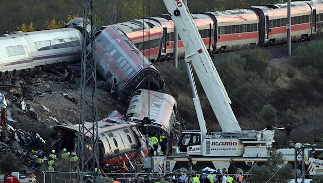 Nach dem Zusammenstoß zweier Hochgeschwindigkeitszüge Mittwochfrüh in Spanien werden immer mehr ...