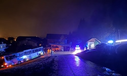 Der Bus musste von der Feuerwehr herausgezogen werden...
