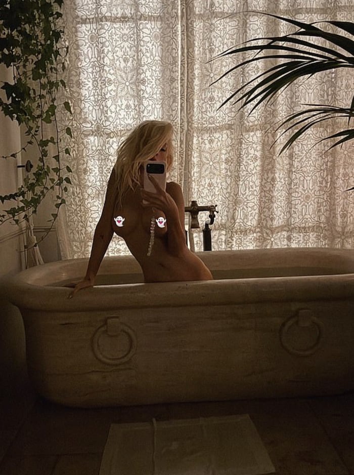 Christina Aguilera zeigte sich splitterfasernackt auf Instagram.