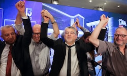 Yousef Jabareen (m.), Chef des arabischen Parteibündnisses Vereinten Liste, und seine ...