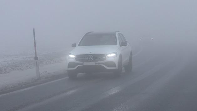 Mindestens 27 Personen wurden 2025 bei Unfällen im Nebel auf Vorarlbergs Straßen verletzt. 2024 ...