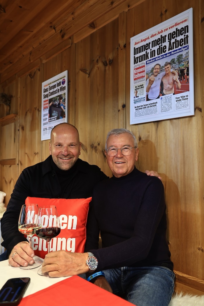 Robert Trenkwalder (rechts) und Hubert Vogelsberger analysierten das Spiel in feiner Atmosphäre.