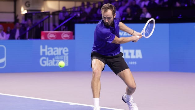 Daniil Medvedev has advanced to the quarterfinals of the Erste Bank Open.