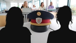 Terror-Ermittlungen gegen zwei Frauen im selben Kurs für Polizistinnen – und die absurde ...