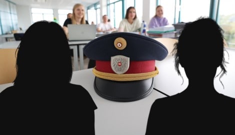 Terror-Ermittlungen gegen zwei Frauen im selben Kurs für Polizistinnen – und die absurde ...