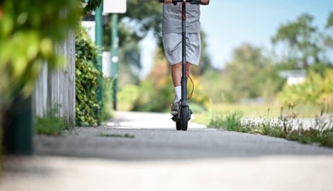 Da bei seinem Scooter die Beleuchtung fehlte, wurde ein Zwölfjähriger kontrolliert.