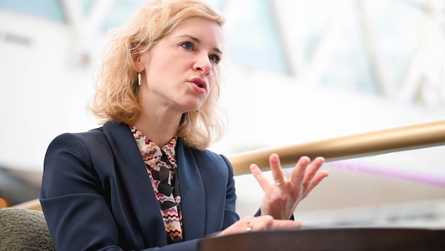 Wissenschaftsministerin Eva-Maria Holzleitner spricht im Interview mit der „Krone“ Klartext.