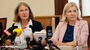 Harte Verhandlungen zwischen KPÖ (links: Bürgermeisterin Elke Kahr) und den Grünen ...